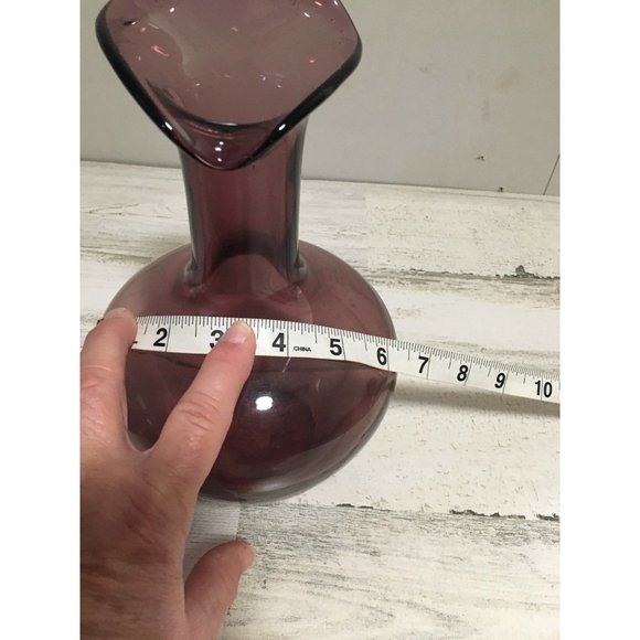 Beautiful amethyst colored glass vase with swirl gear shaped opening. - Picture 3 of 4